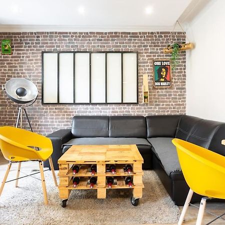 Charming One-Of-A-Kind Apartment. Сент-Уан Экстерьер фото